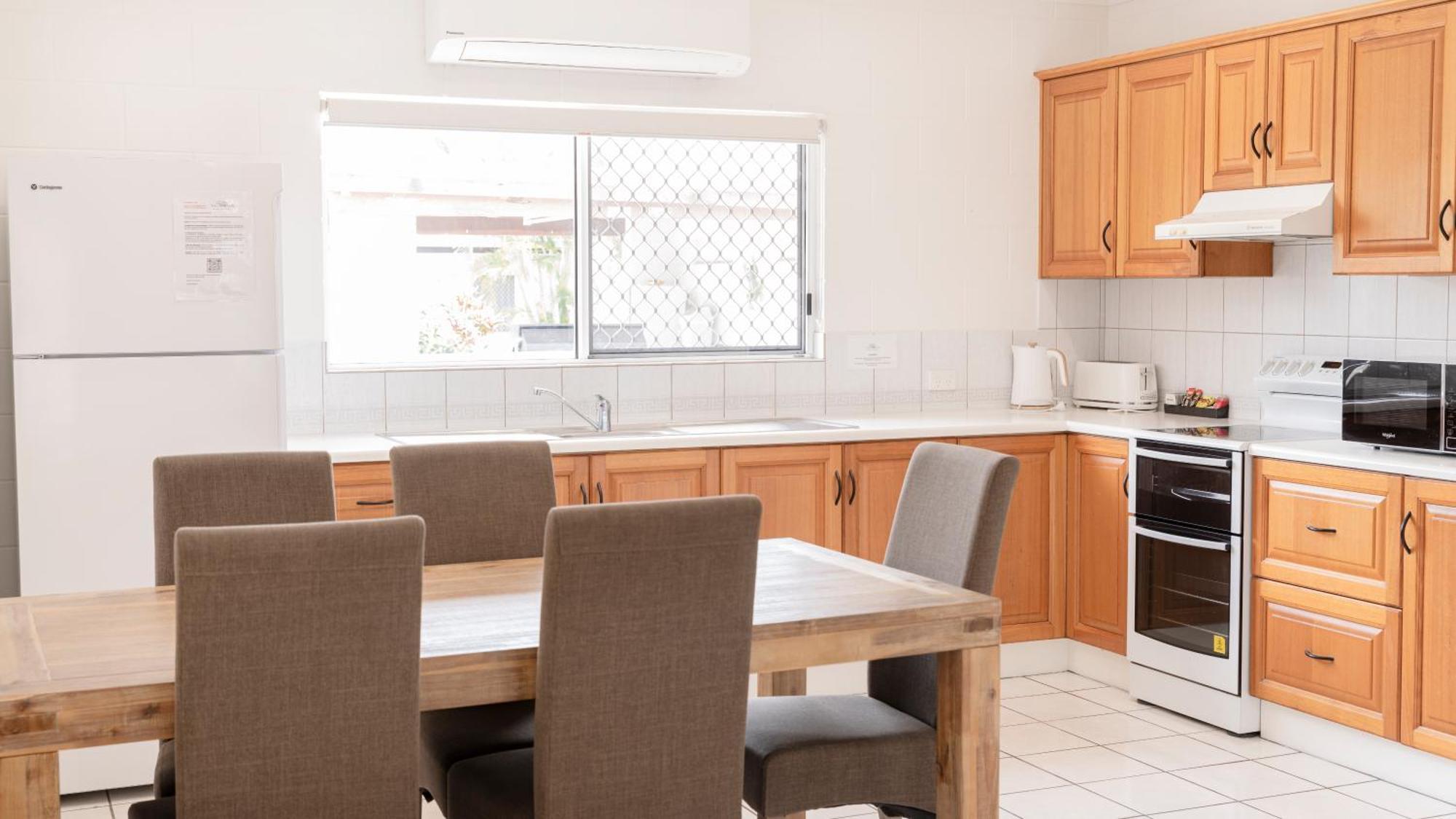 Palm View Holiday Apartments 보엔 외부 사진