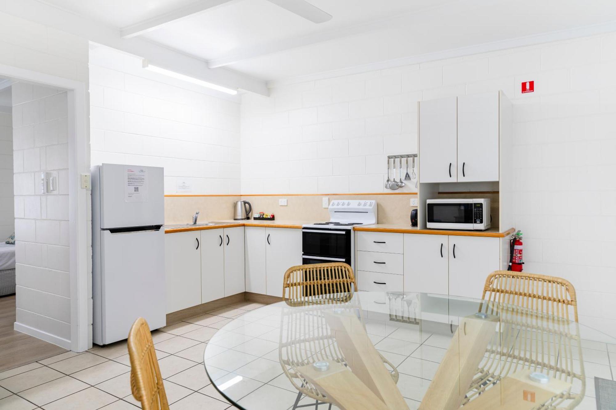 Palm View Holiday Apartments 보엔 외부 사진