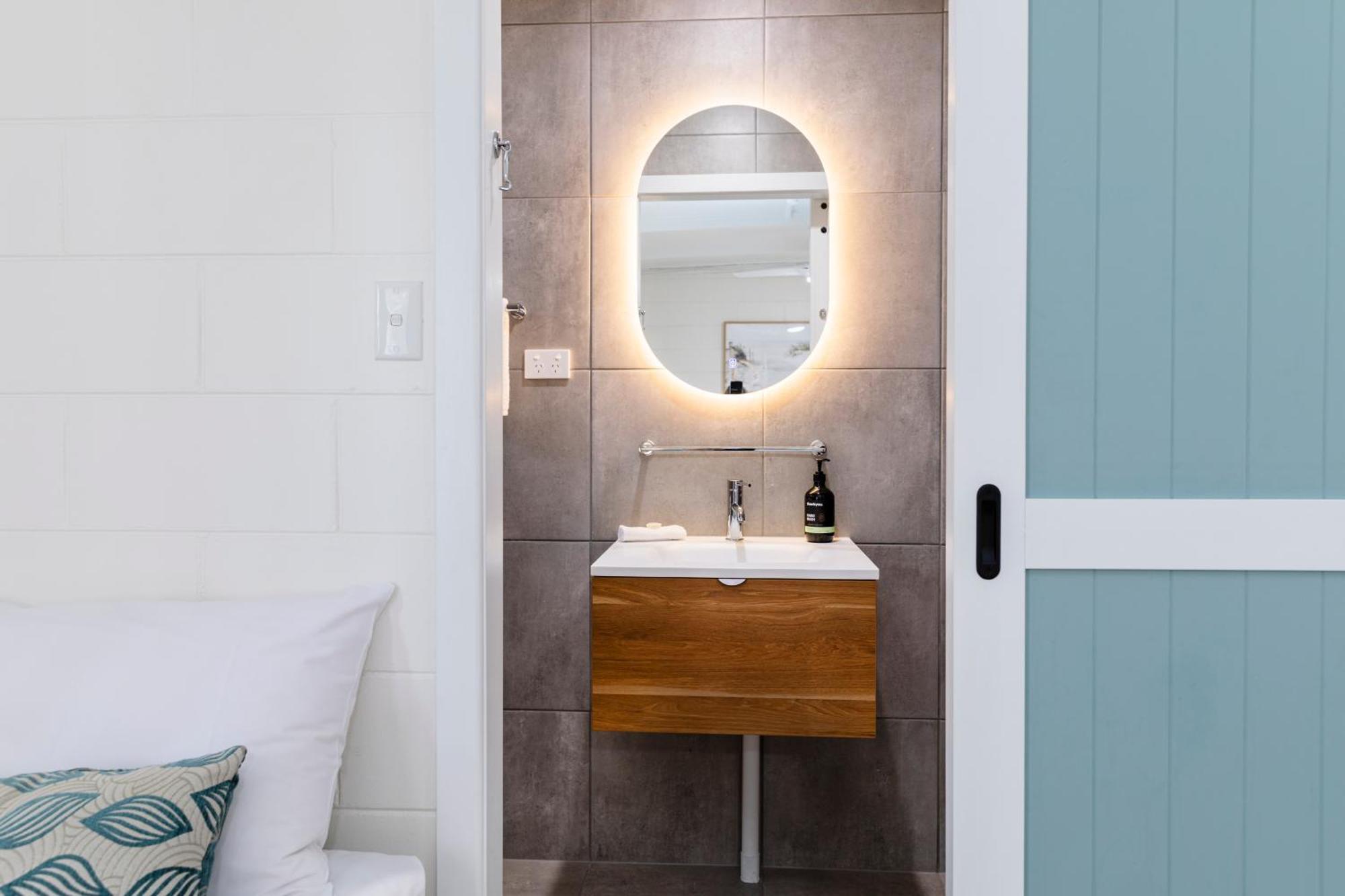 Palm View Holiday Apartments 보엔 외부 사진