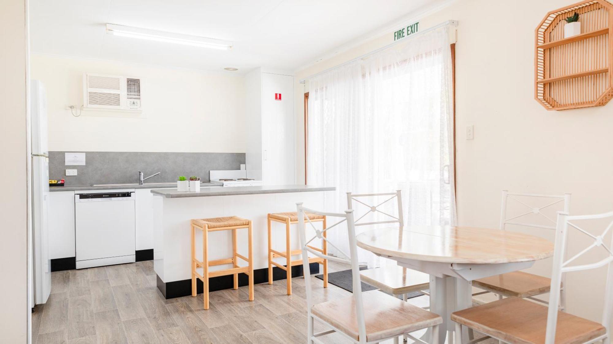 Palm View Holiday Apartments 보엔 외부 사진