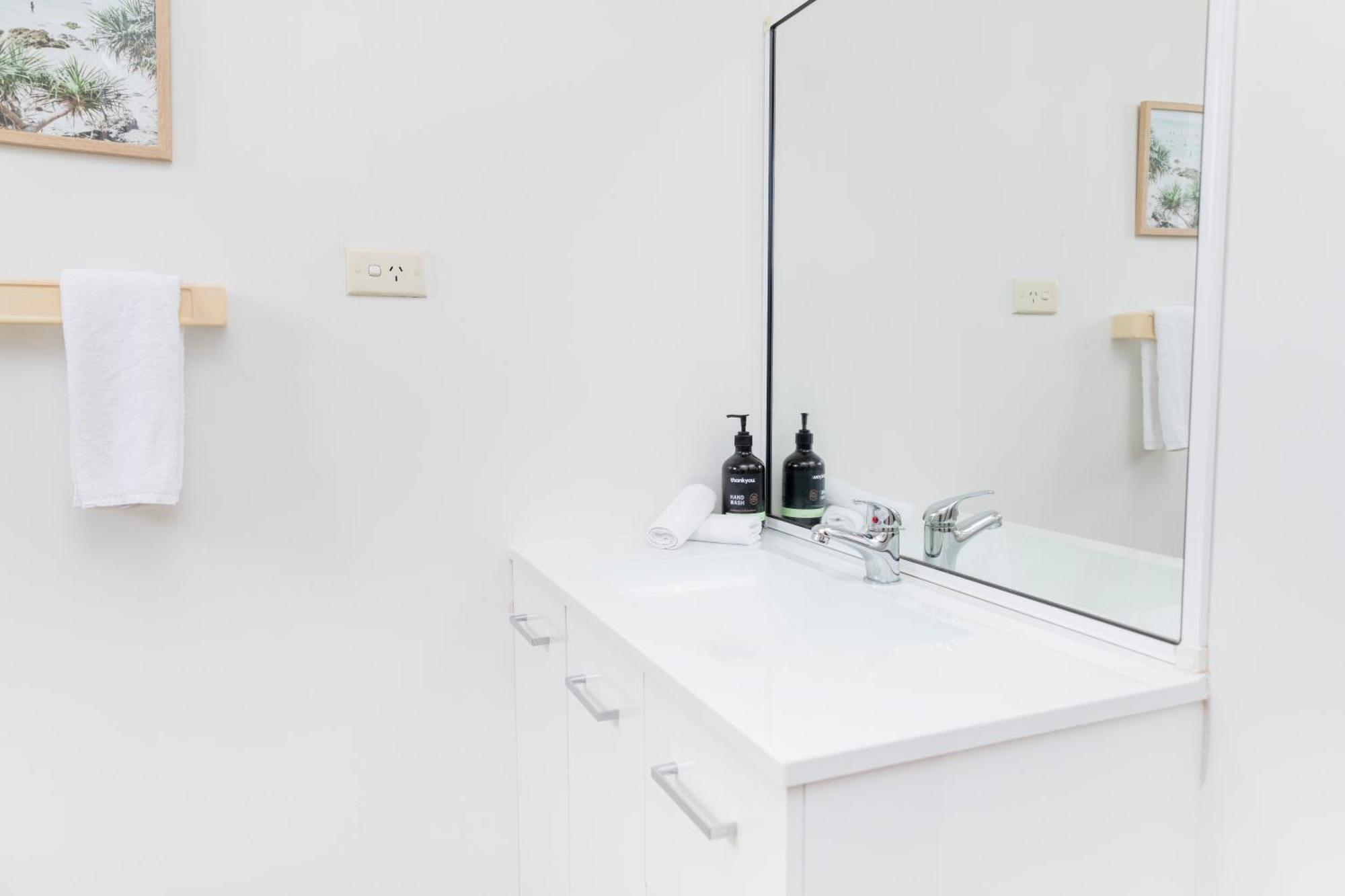 Palm View Holiday Apartments 보엔 외부 사진