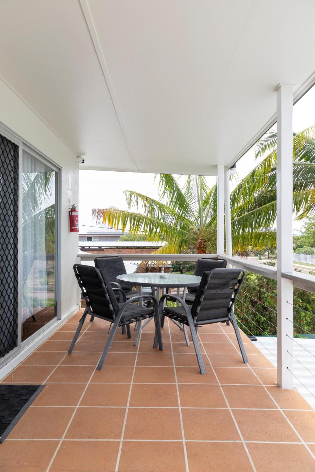 Palm View Holiday Apartments 보엔 외부 사진