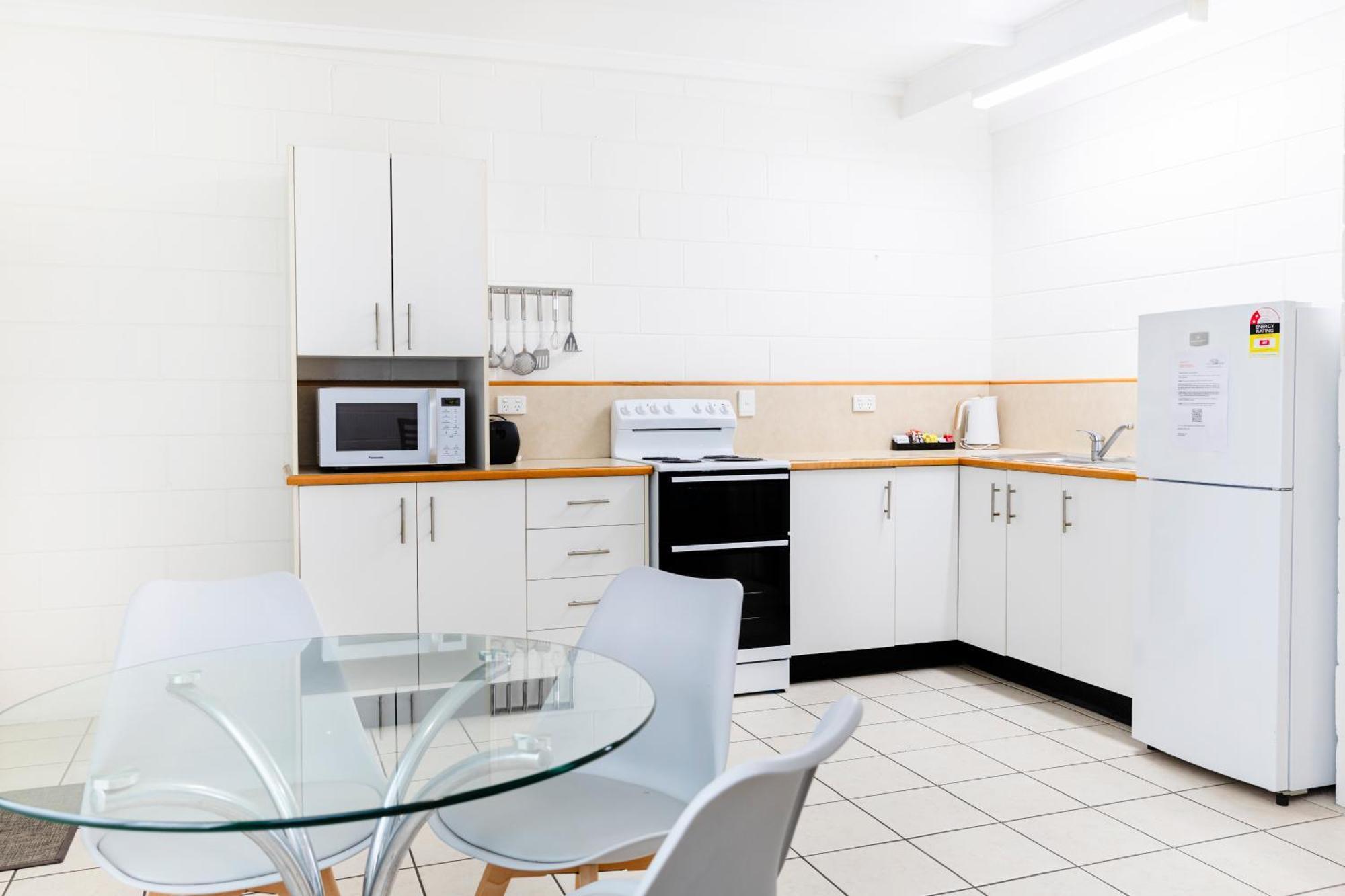 Palm View Holiday Apartments 보엔 외부 사진