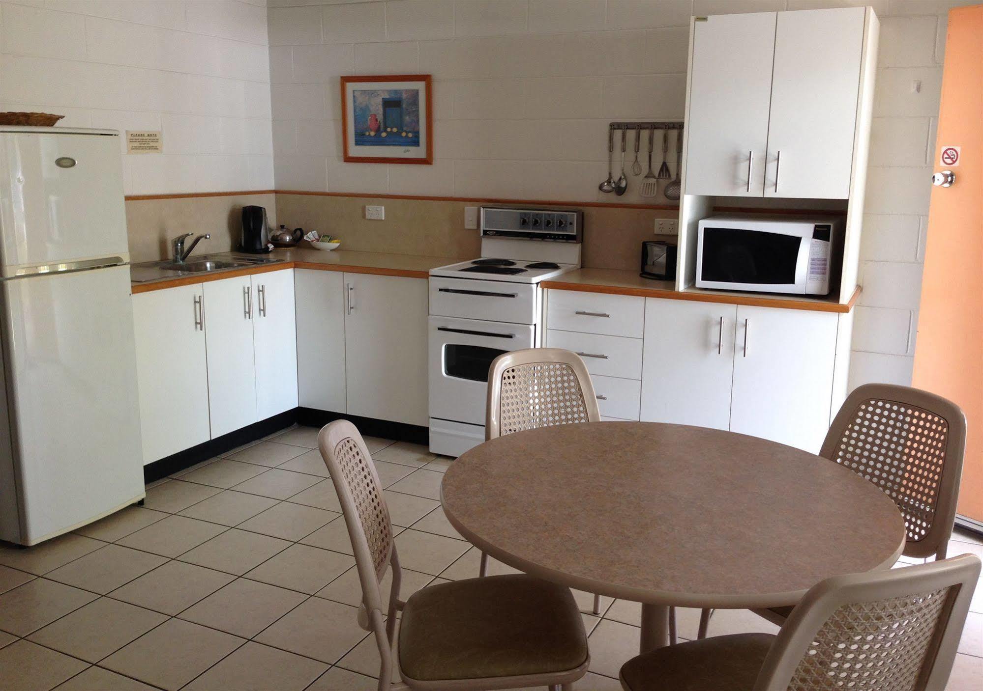 Palm View Holiday Apartments 보엔 외부 사진
